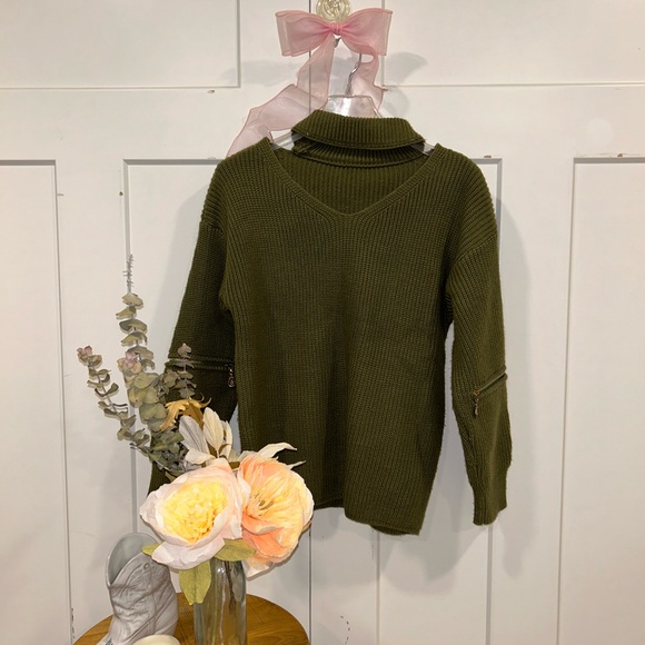 Green sweater - Picture 2 of 3